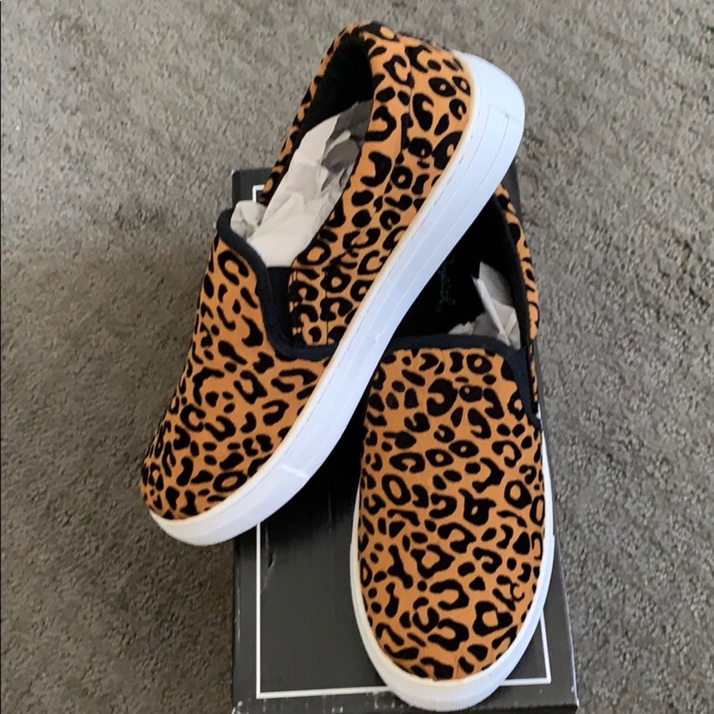 Animal print slip on sneakers 😍😍